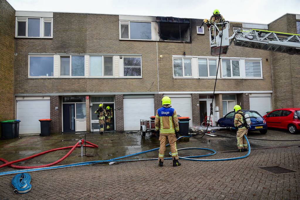 Slaapkamer compleet verwoest door uitslaande brand
