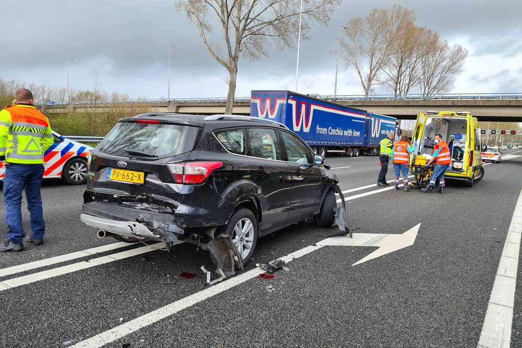 Veel schade na botsing met meerdere voertuigen