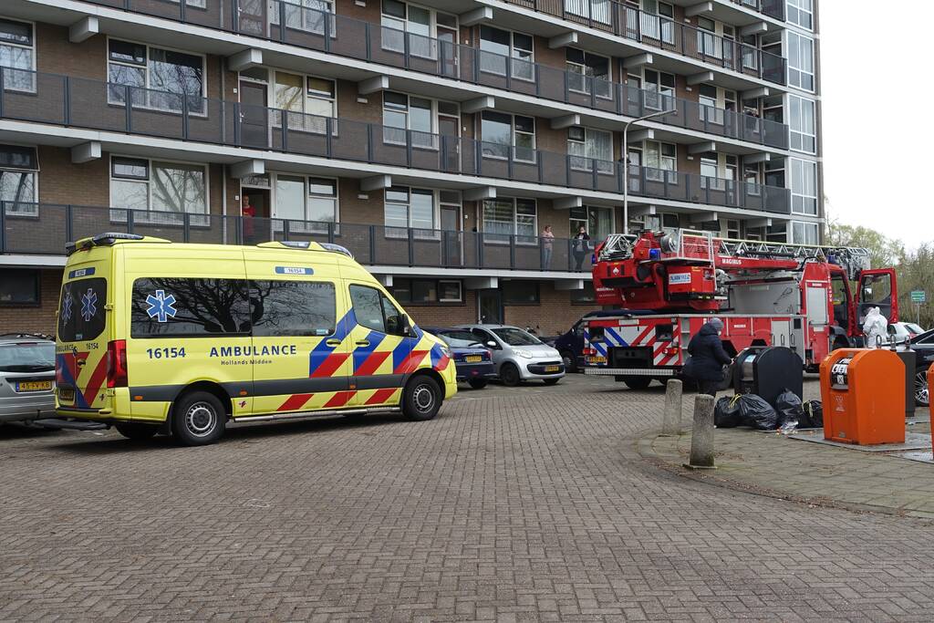 Traumahelikopter landt bij CVV De Jodan Boys