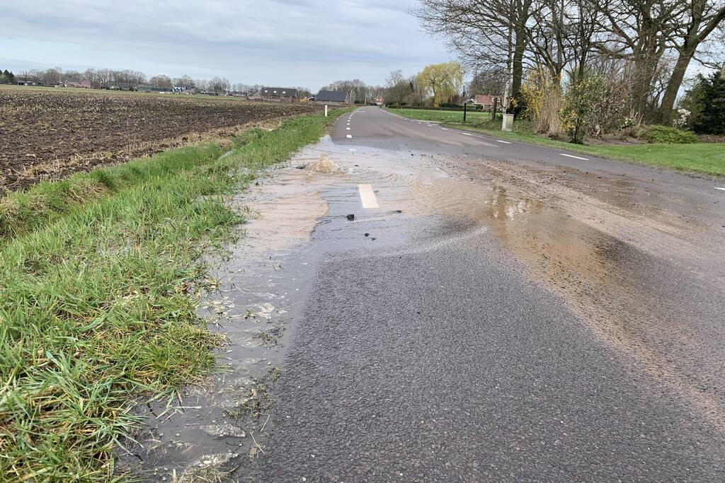 Waterleiding gesprongen in buitengebied