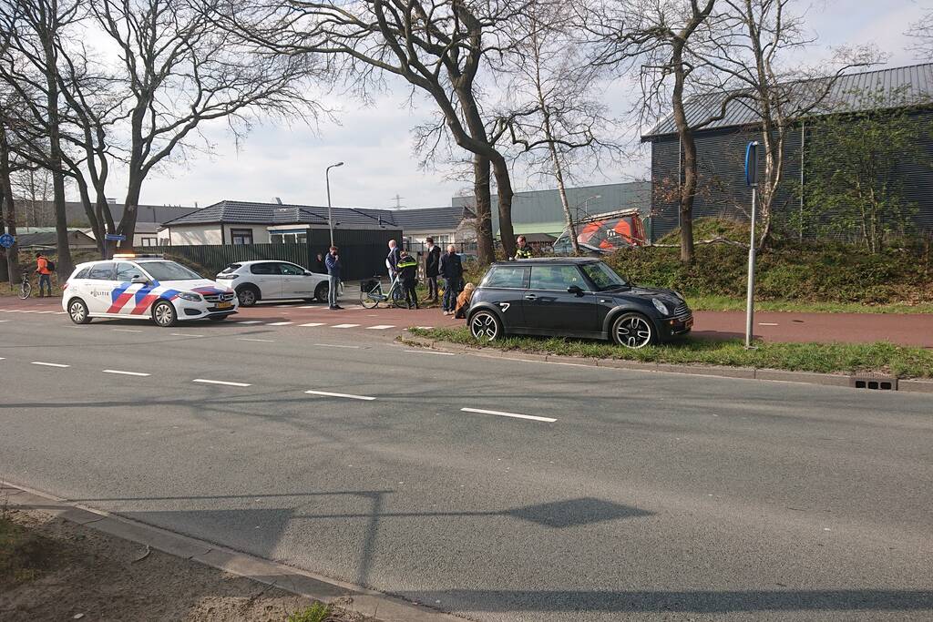 Scooterrijder gewond bij botsing met personenauto