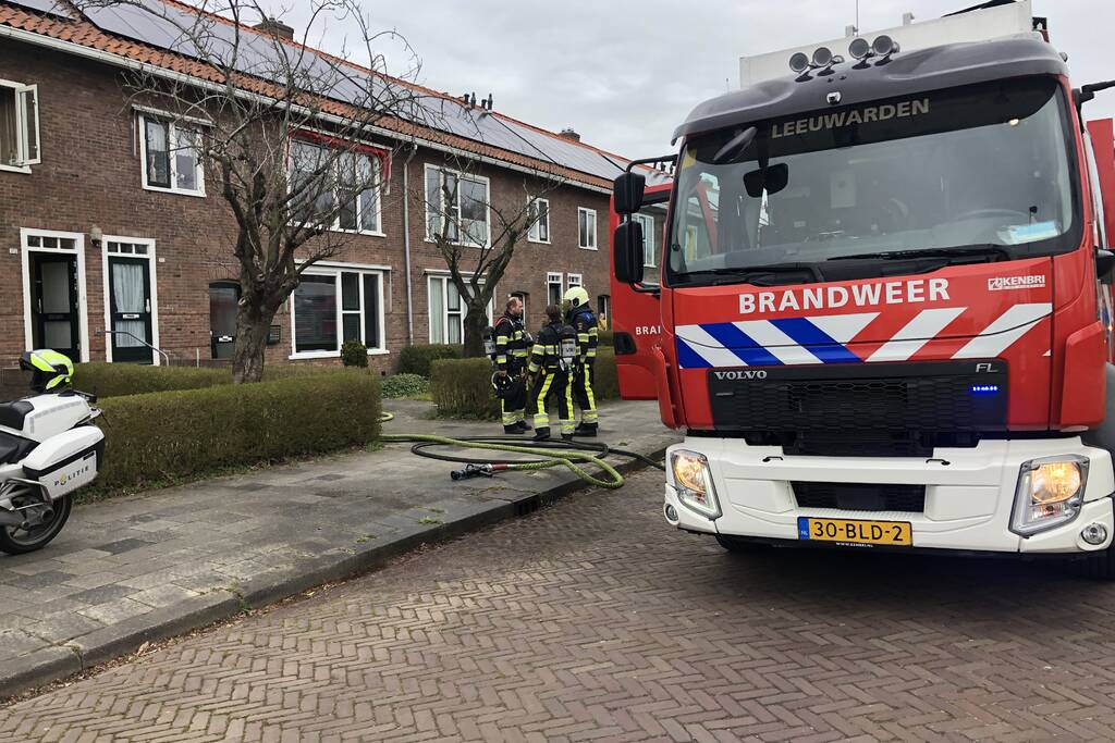 Brandweer doet controle na vermoedelijke brand in woning
