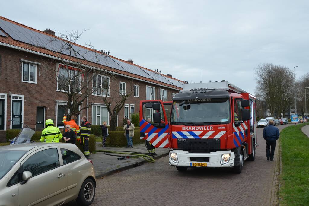 Brandweer doet controle na vermoedelijke brand in woning