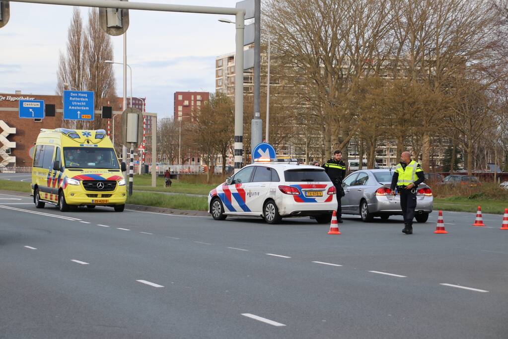Veel schade na kop-staart botsing tussen twee personenauto