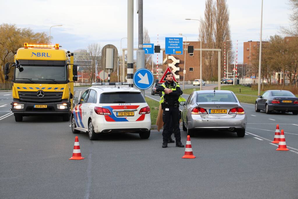 Veel schade na kop-staart botsing tussen twee personenauto
