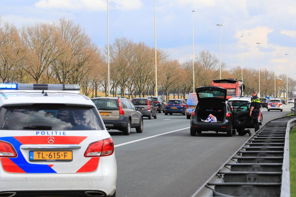 Grote zoekactie naar gevluchte mannen