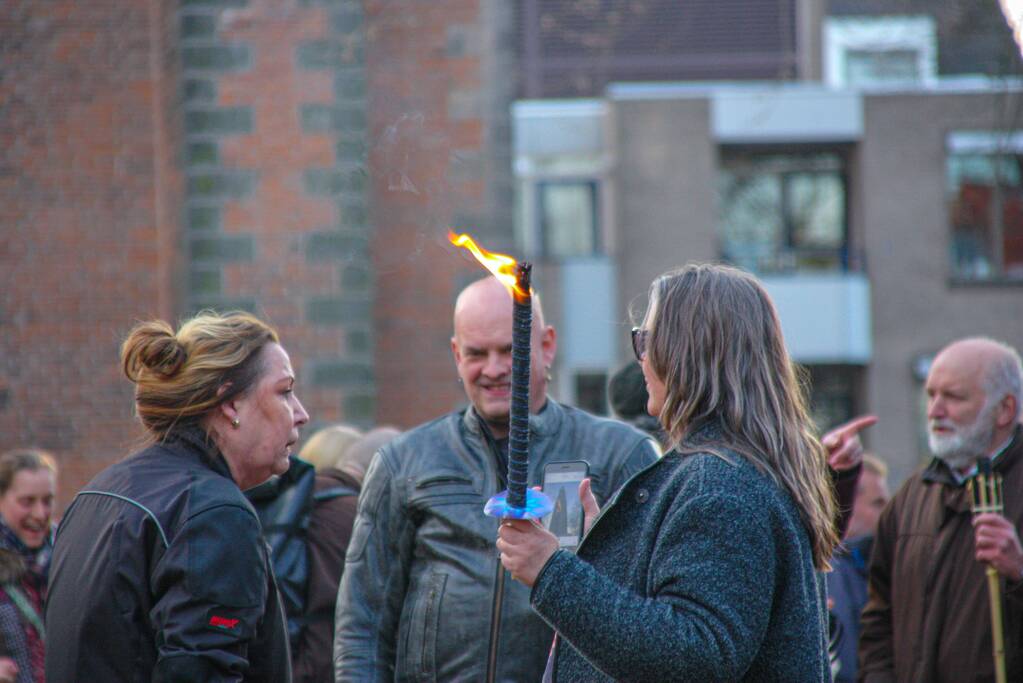 Fakkeltocht tegen coronabeleid en voor het vertrek van Mark Rutte