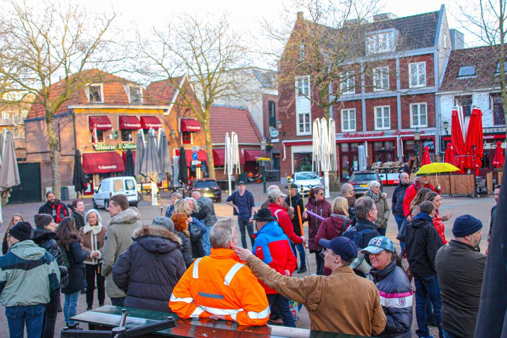 Fakkeltocht tegen coronabeleid en voor het vertrek van Mark Rutte