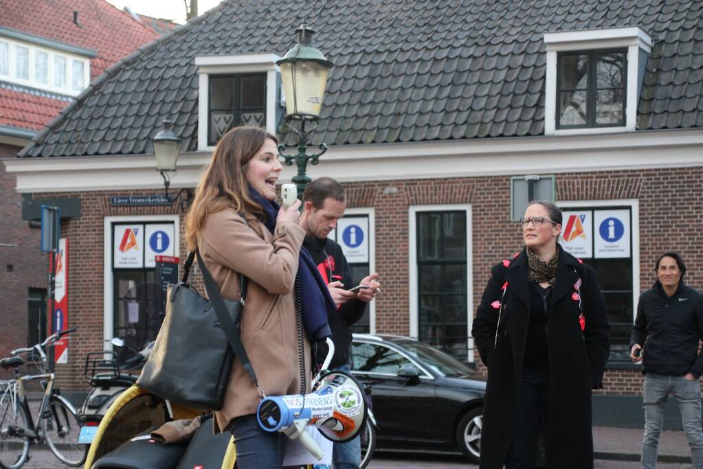 Fakkeltocht tegen coronabeleid en voor het vertrek van Mark Rutte