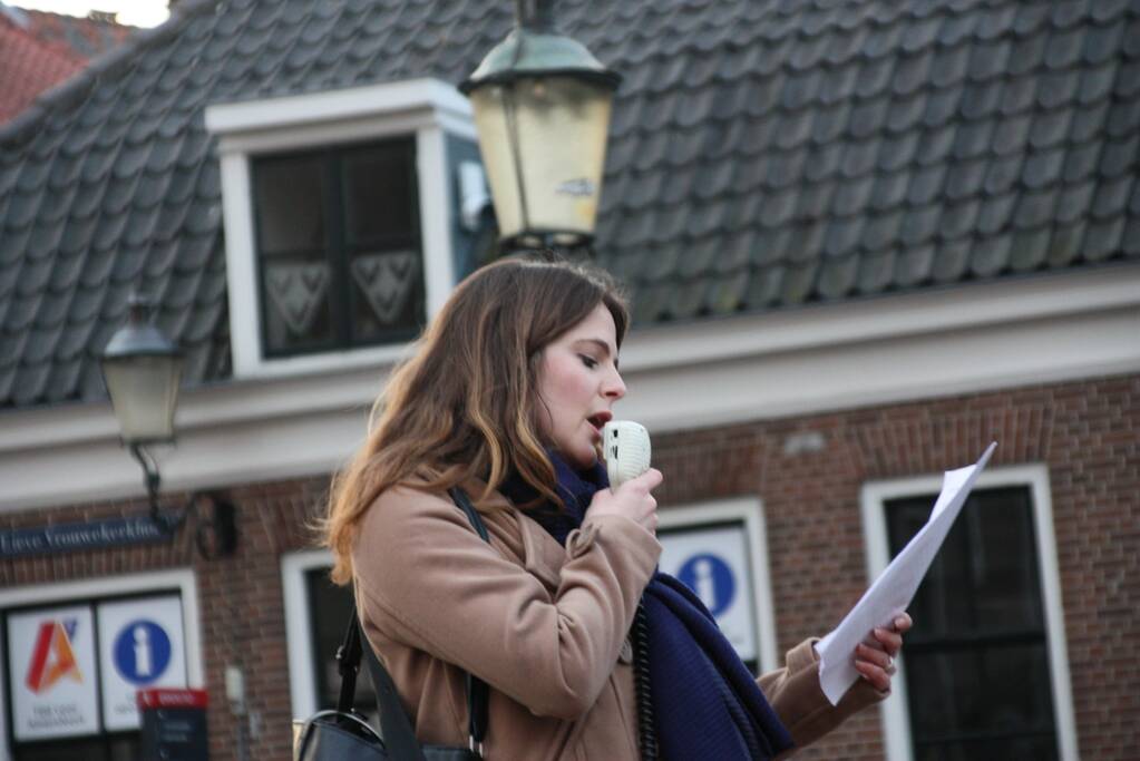 Fakkeltocht tegen coronabeleid en voor het vertrek van Mark Rutte