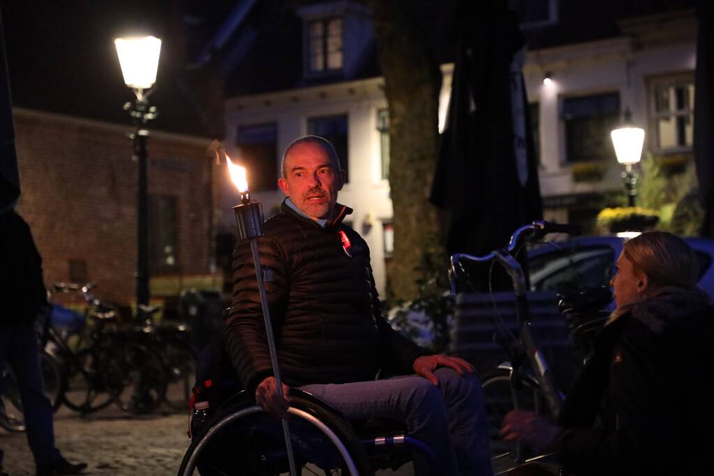 Fakkeltocht tegen coronabeleid en voor het vertrek van Mark Rutte