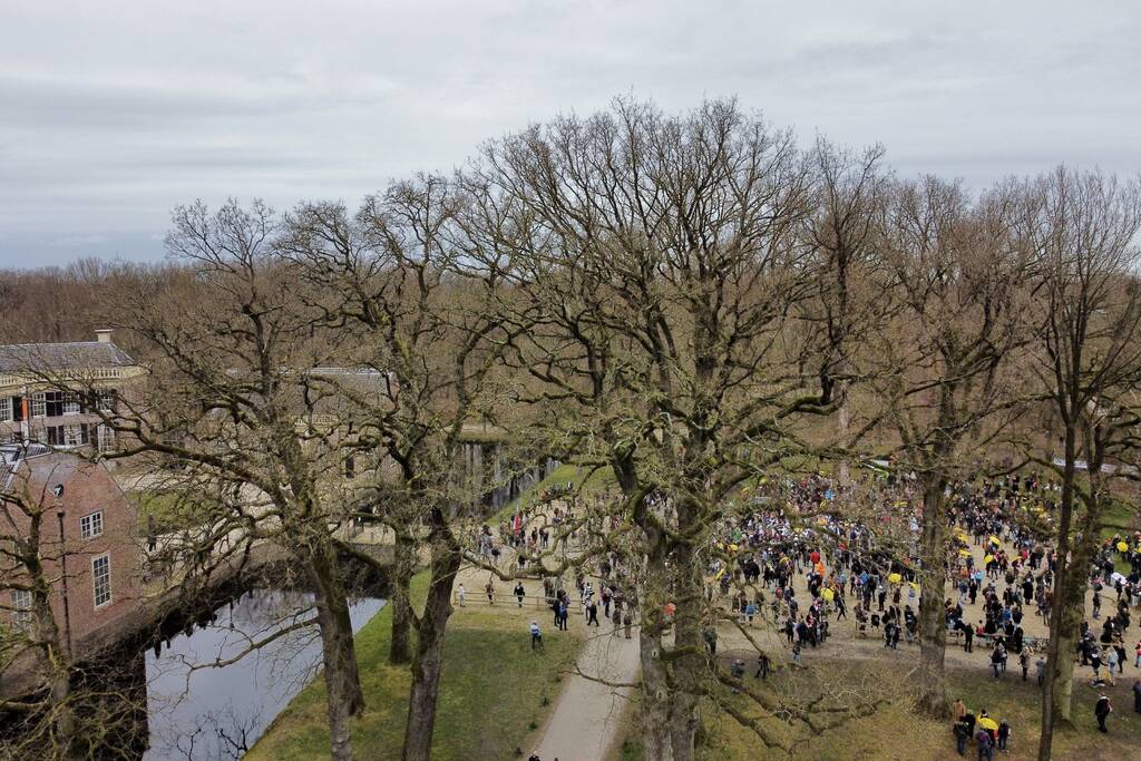 Demonstratie Kasteel Groeneveld tegen coronabeleid