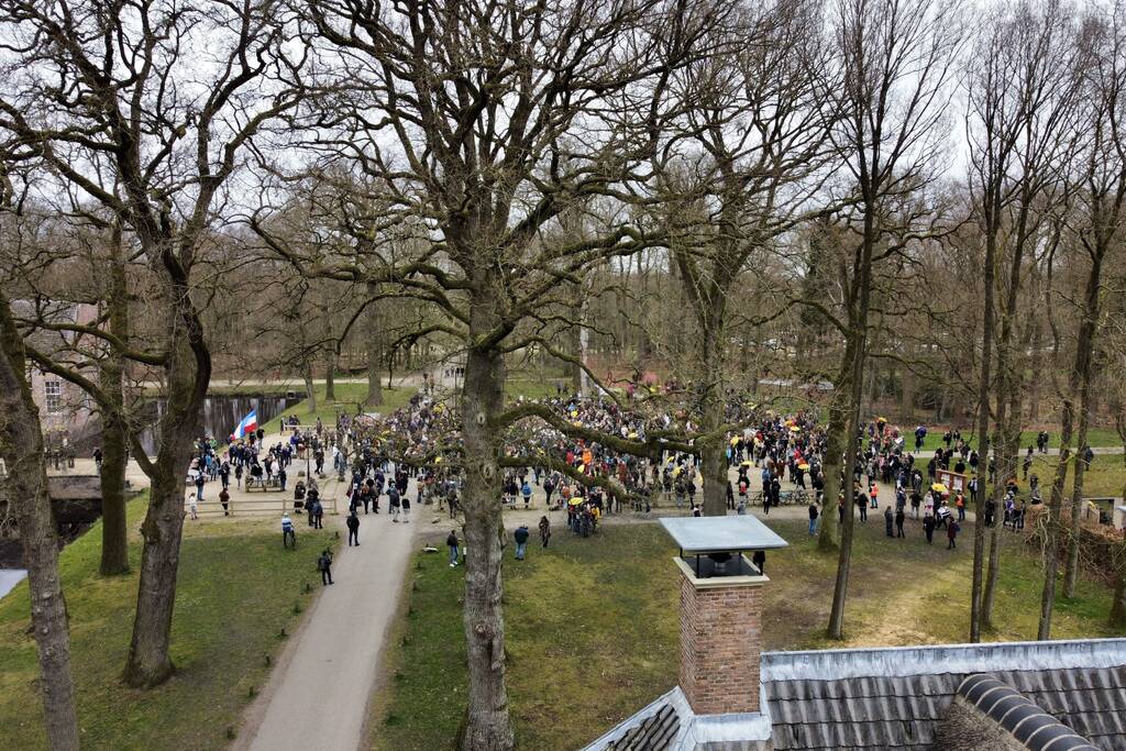 Demonstratie Kasteel Groeneveld tegen coronabeleid