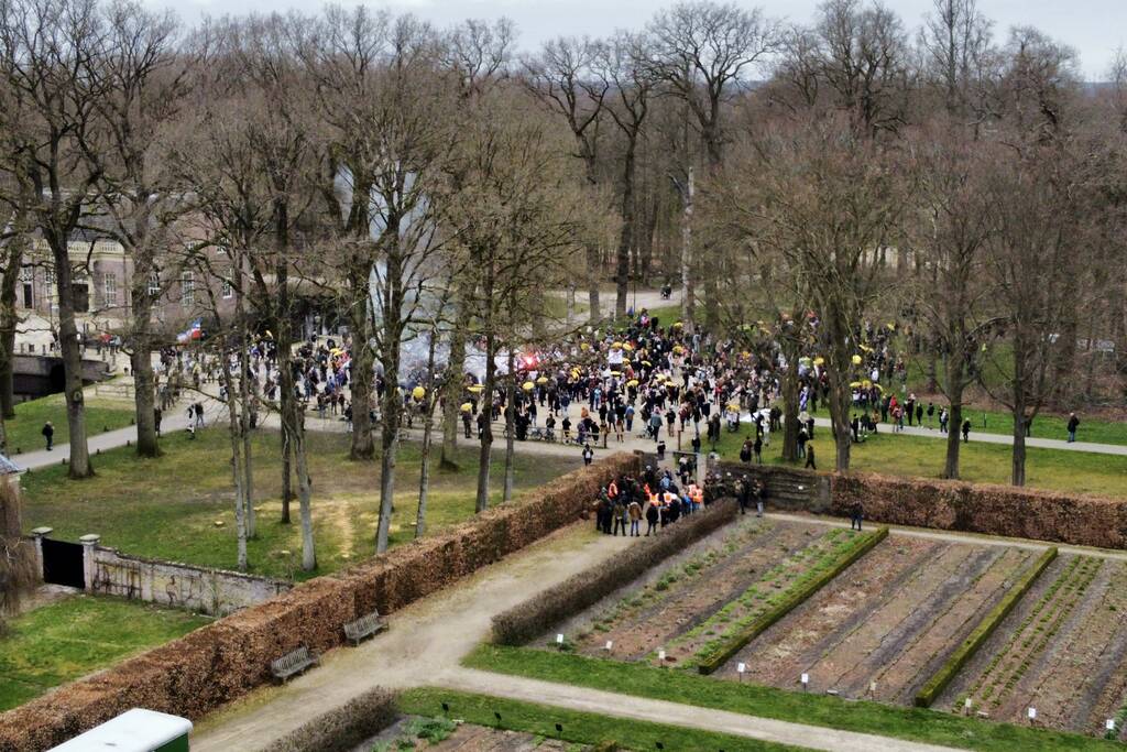 Demonstratie Kasteel Groeneveld tegen coronabeleid