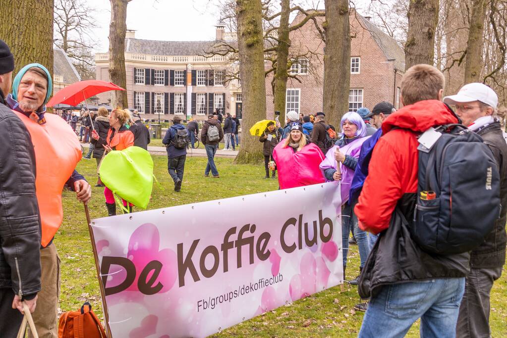 Demonstratie Kasteel Groeneveld tegen coronabeleid