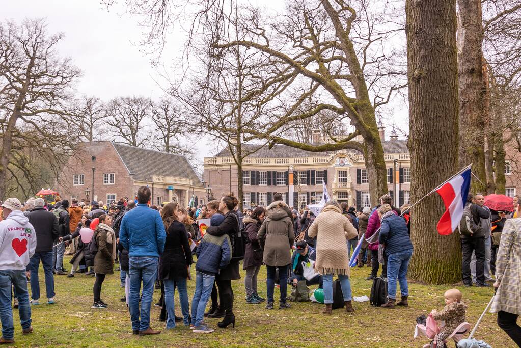 Demonstratie Kasteel Groeneveld tegen coronabeleid