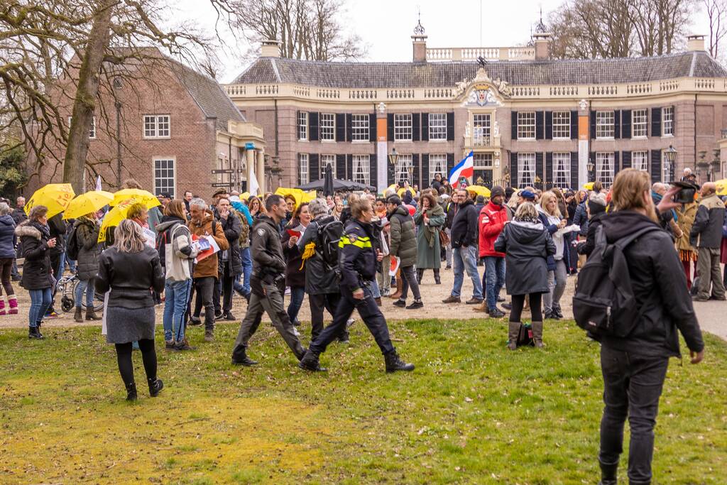 Demonstratie Kasteel Groeneveld tegen coronabeleid