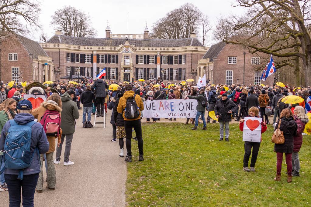 Demonstratie Kasteel Groeneveld tegen coronabeleid