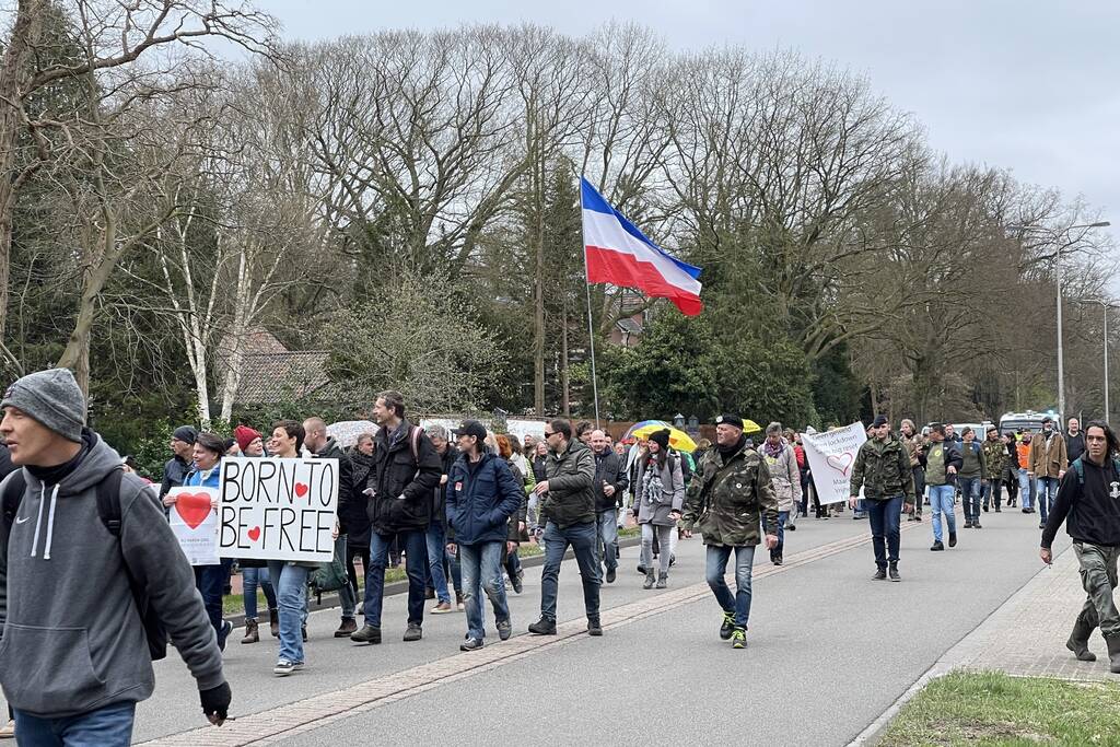 Demonstratie Kasteel Groeneveld tegen coronabeleid