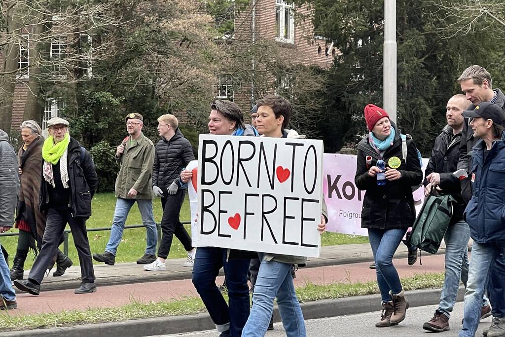 Demonstratie Kasteel Groeneveld tegen coronabeleid