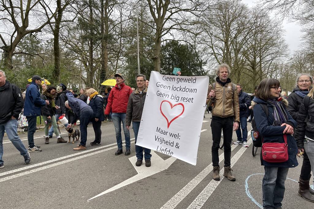 Demonstratie Kasteel Groeneveld tegen coronabeleid
