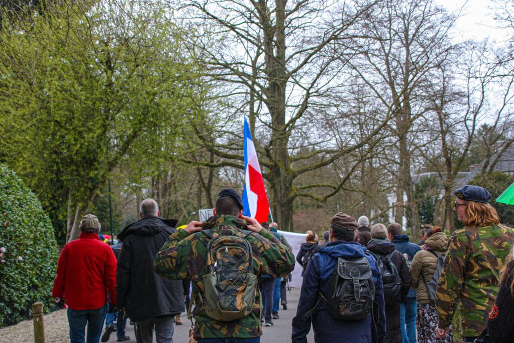 Demonstratie Kasteel Groeneveld tegen coronabeleid