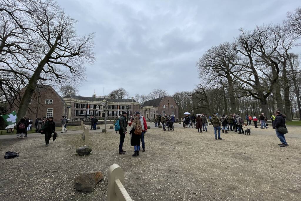 Demonstratie Kasteel Groeneveld tegen coronabeleid