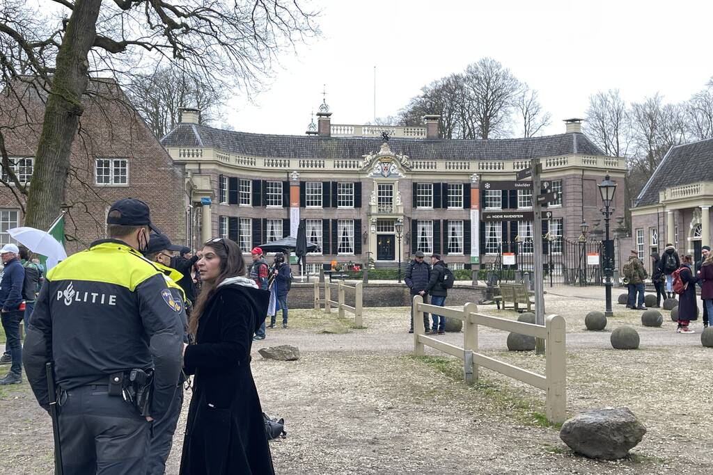 Demonstratie Kasteel Groeneveld tegen coronabeleid