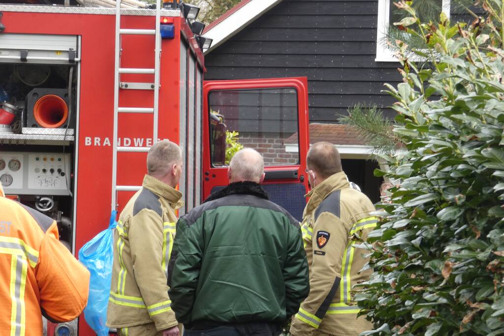 Brandweer blust brand in chalet