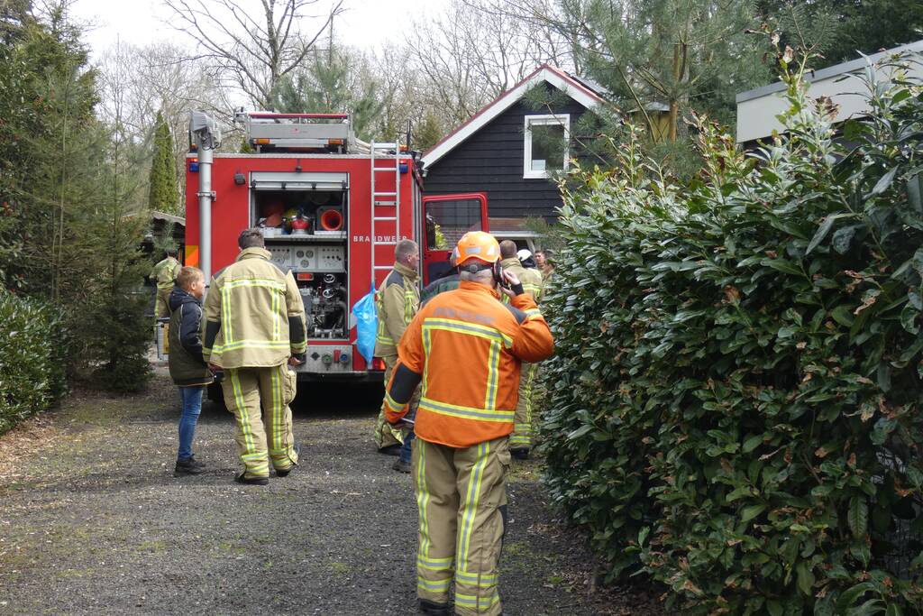 Brandweer blust brand in chalet