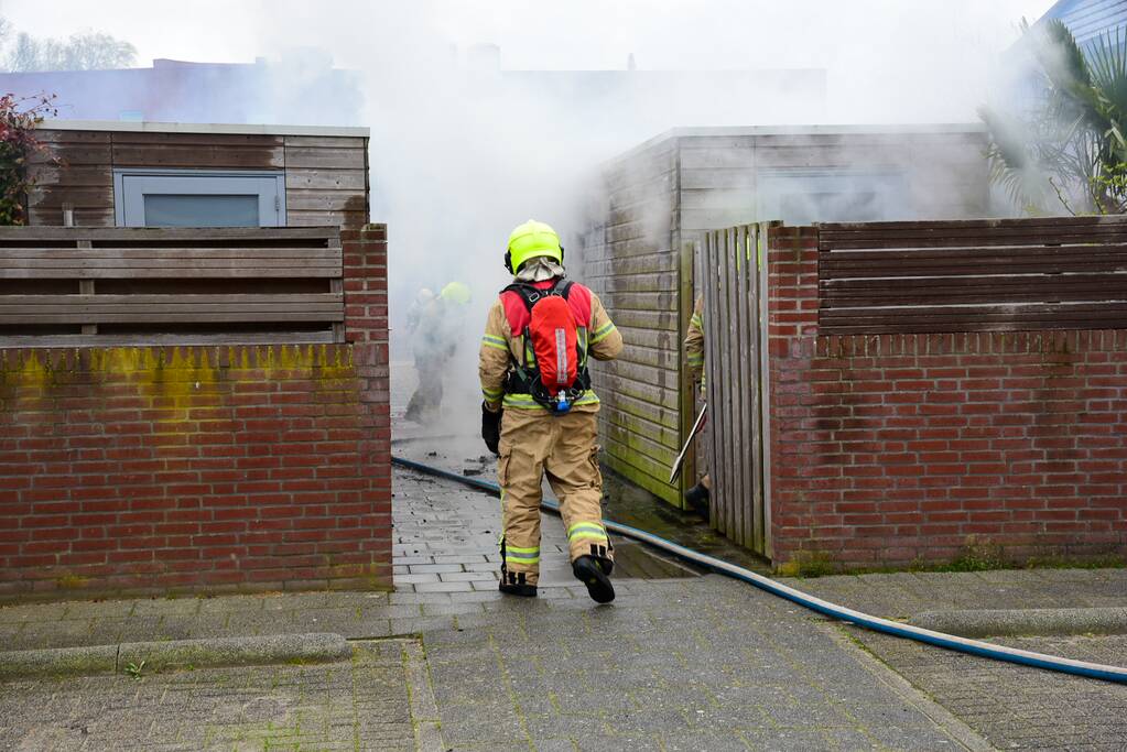 Uitslaande brand in schuur