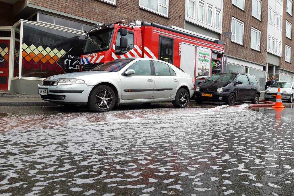 Brandweer pompt volgelopen kelder leeg