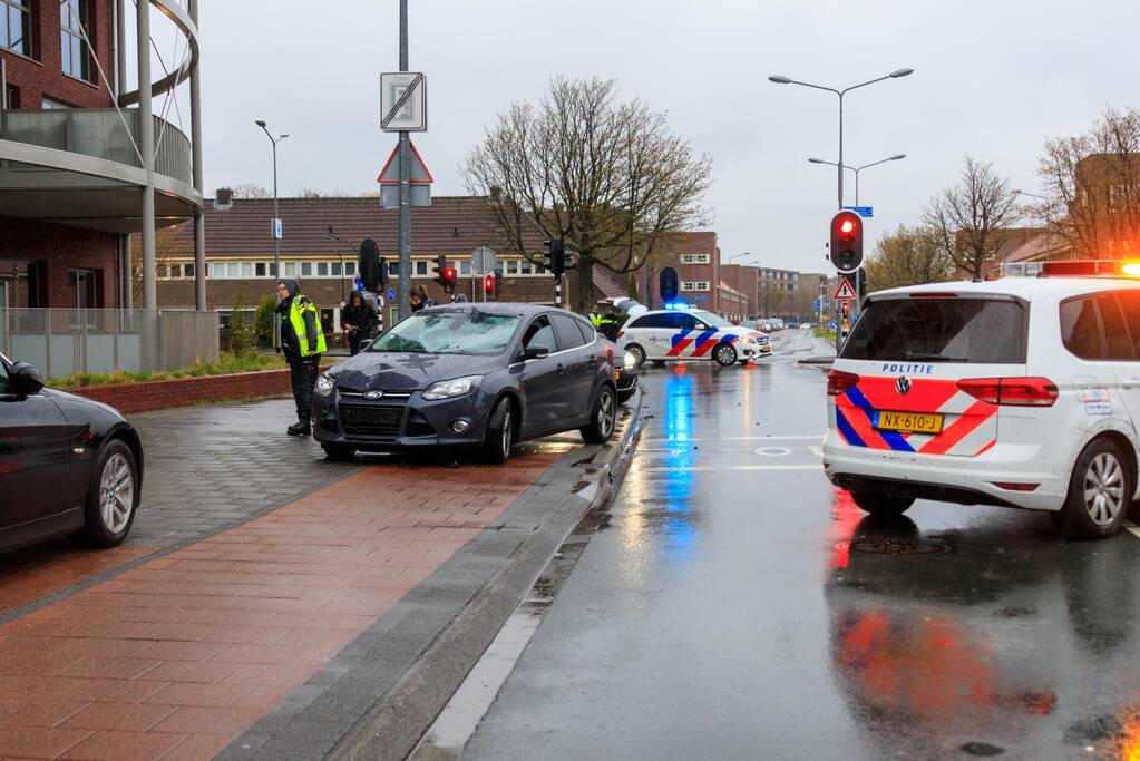 E-biker ernstig gewond bij aanrijding met auto