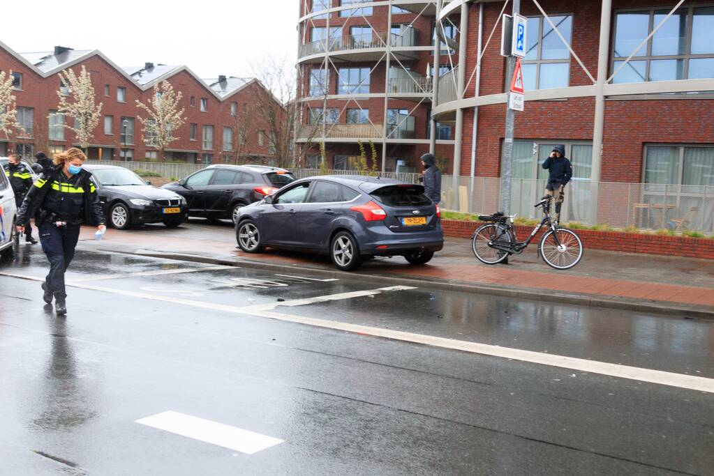 E-biker ernstig gewond bij aanrijding met auto