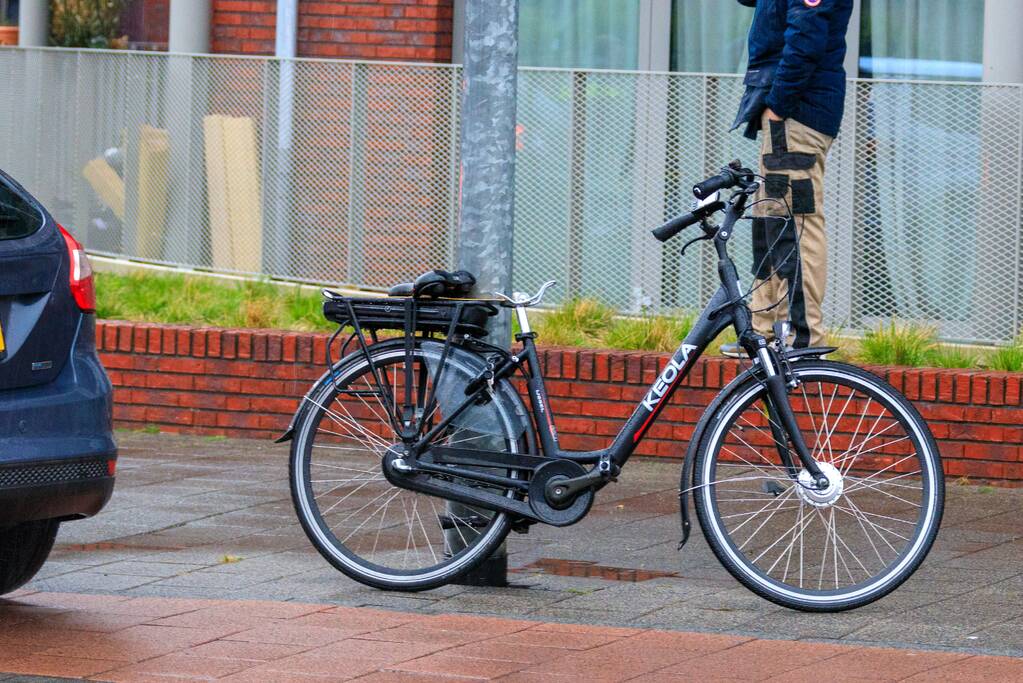 E-biker ernstig gewond bij aanrijding met auto