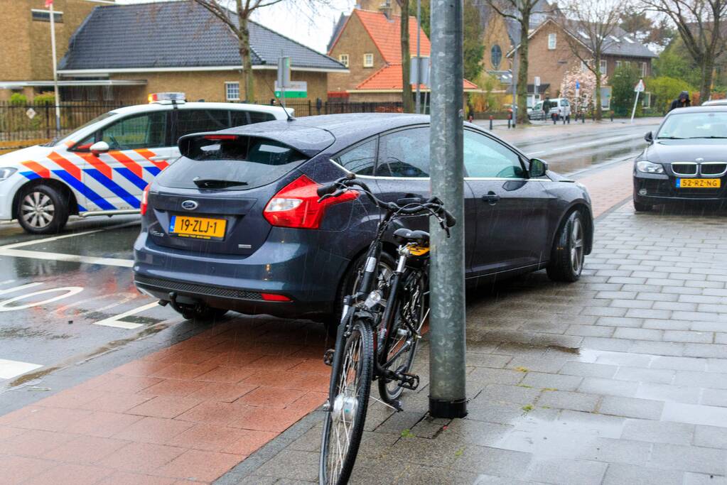 E-biker ernstig gewond bij aanrijding met auto