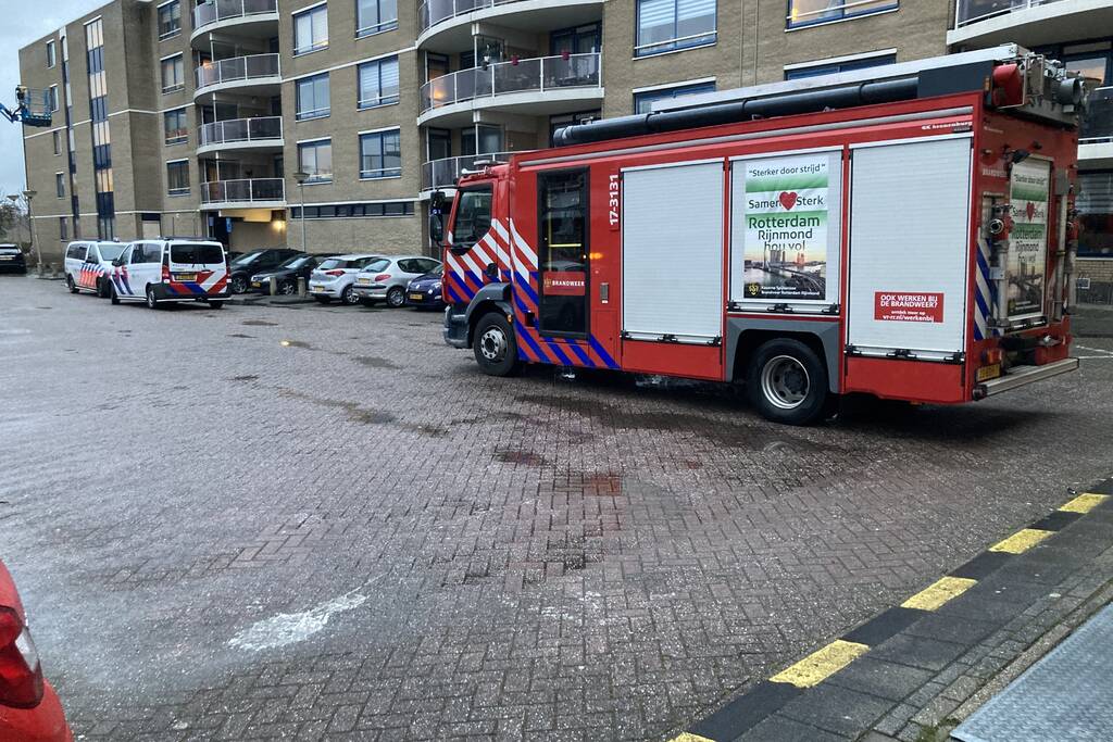 Waterlekkage op dak van seniorencomplex