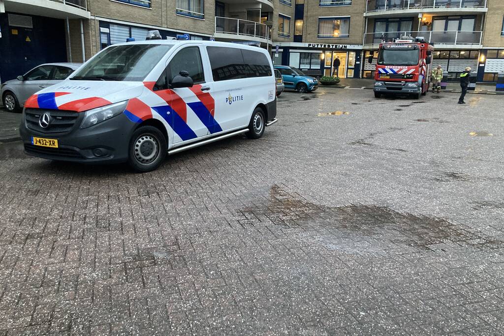 Waterlekkage op dak van seniorencomplex