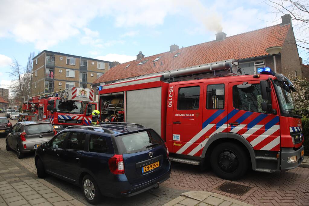 Veel rook bij brand in schoorsteen