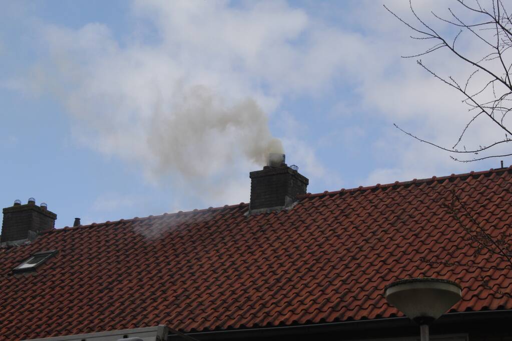 Veel rook bij brand in schoorsteen