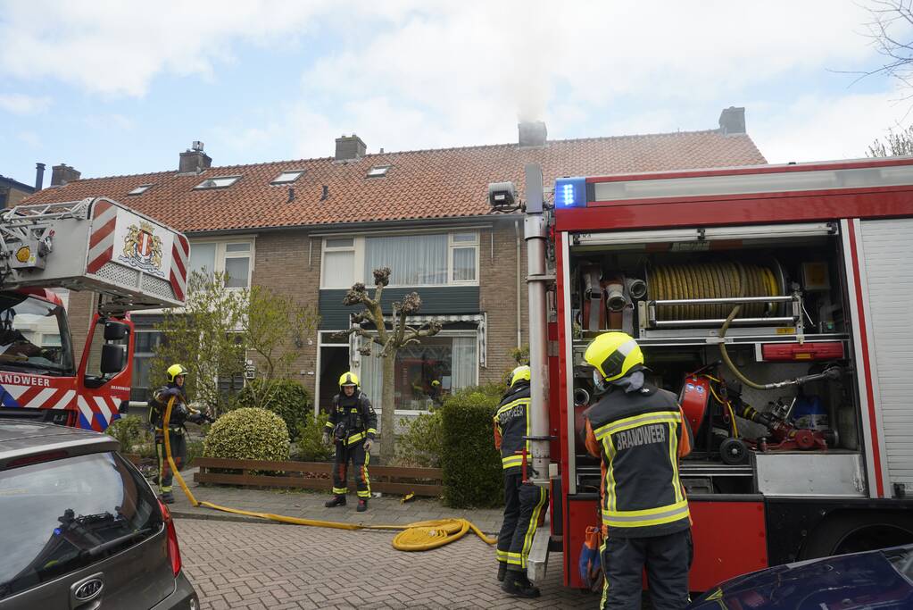 Veel rook bij brand in schoorsteen
