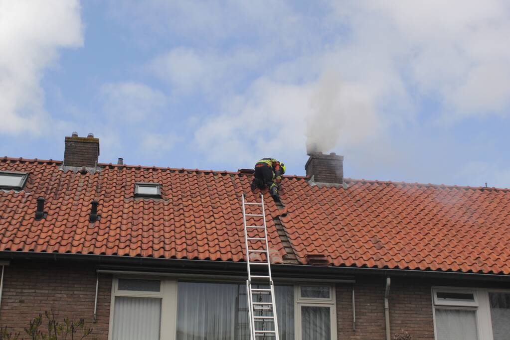 Veel rook bij brand in schoorsteen