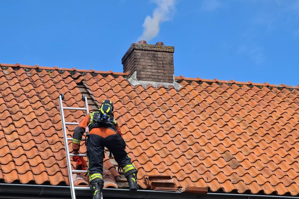 Veel rook bij brand in schoorsteen