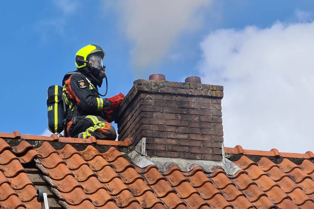 Veel rook bij brand in schoorsteen