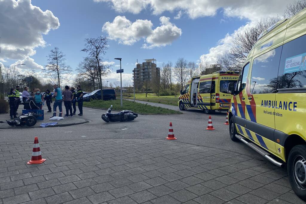 Scooterrijder zwaargewond bij botsing met maaltijdbezorger