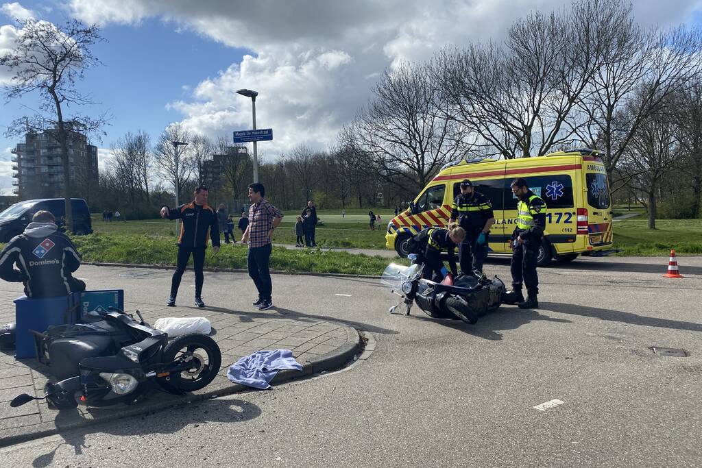 Scooterrijder zwaargewond bij botsing met maaltijdbezorger
