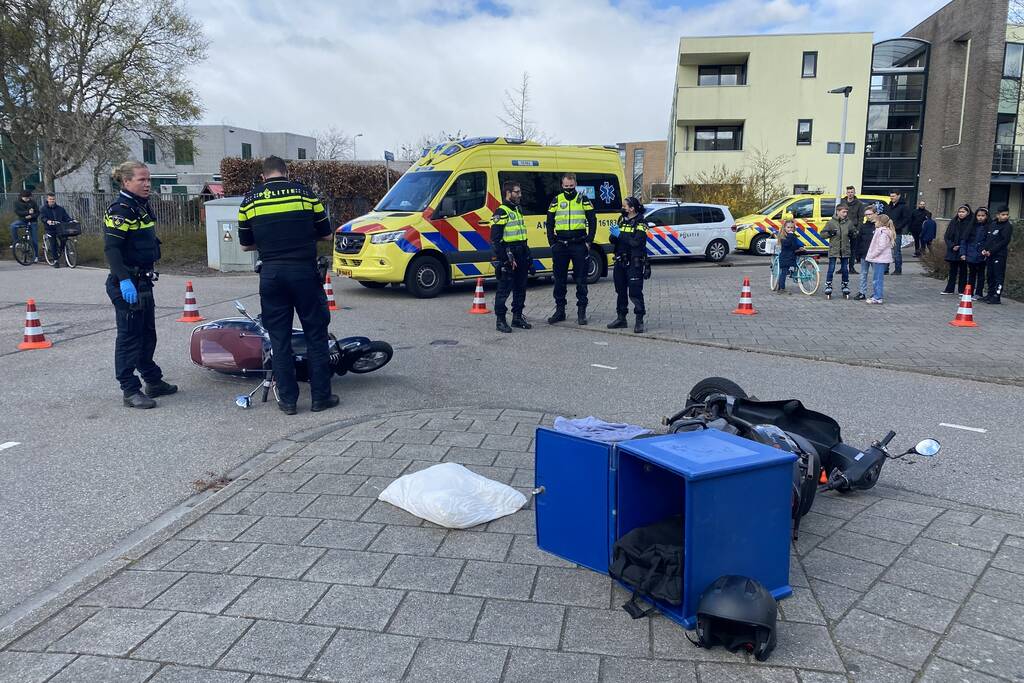 Scooterrijder zwaargewond bij botsing met maaltijdbezorger