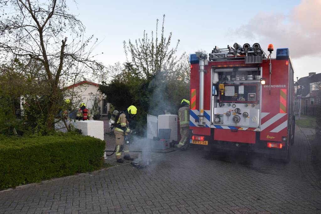 Brandweer blust schoorsteenbrand