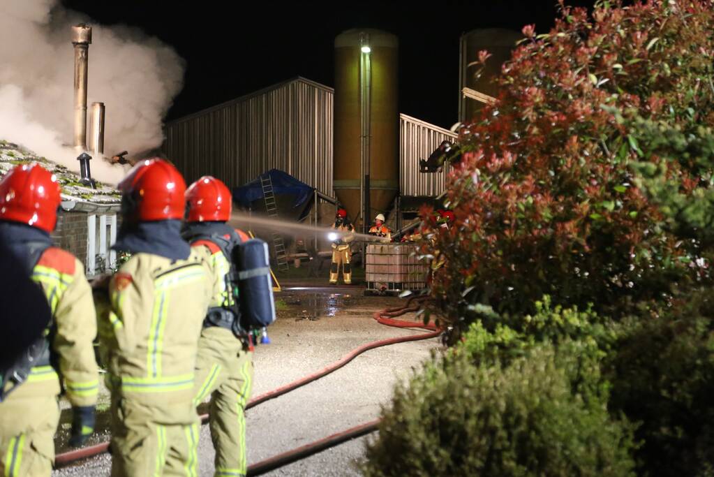 Uitslaande brand bij voormalig woonboerderij