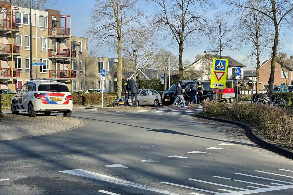 Overstekende fietsers aangereden door automobilist